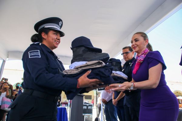 PAOLA ANGON ANUNCIA INCREMENTO SALARIAL A POLICÍAS DE SAN PEDRO CHOLULA