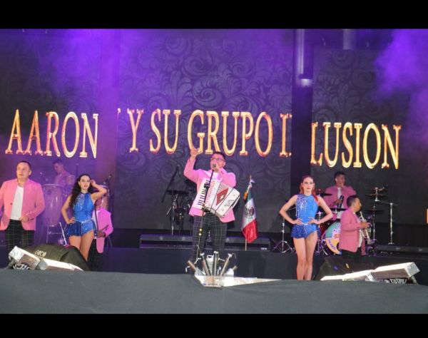 AARÓN Y SU GRUPO ILUSIÓN PONE A BAILAR A VISITANTES DE LA 74ª FERIA DE SAN PEDRO CHOLULA