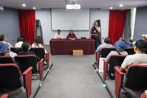 Diálogo y puertas abiertas, sellos de la administración de Tonantzin Fernández  La presidenta municipal recibió a una comitiva del Consejo de Comercio, Prestadores de Servicios y Ciudadanos