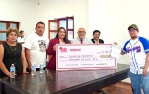Tonantzin Fernández fortalece las tradiciones de San Pedro Cholula con apoyos a batallones de animeros