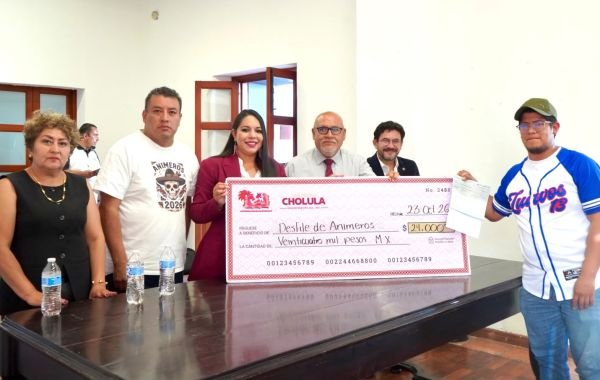 Tonantzin Fernández fortalece las tradiciones de San Pedro Cholula con apoyos a batallones de animeros