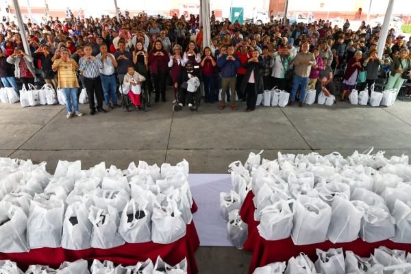 Impulsa Tonantzin Fernández el programa Nutrición con Amor en San Pedro Cholula