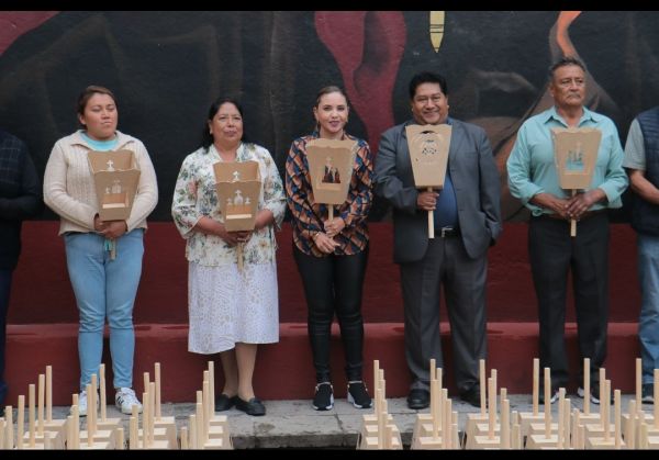 ENTREGA GOBIERNO DE SAN PEDRO CHOLULA 540 FAROLES A MAYORDOMÍAS