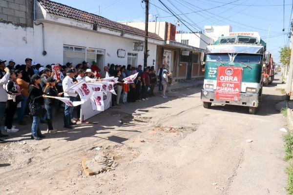 “Seguiremos dignificando las vialidades de todo San Pedro Cholula”: Tonantzin Fernández