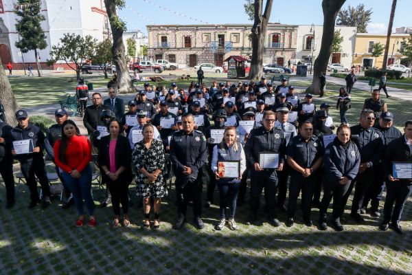 PAOLA ANGON FORTALECE LA SEGURIDAD CON 23 NUEVOS POLICÍAS Y ENTREGA DE ESTÍMULOS A ELEMENTOS
