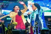 Con Tonantzin Fernández, Los Askis hacen vibrar la Gran Feria de Cholula