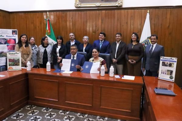 Firma Ayuntamiento de San Pedro Cholula convenio con el Instituto de Ciencias de la BUAP