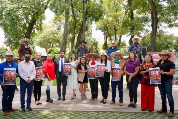 Con tradición y orgullo cholulteca, Tonantzin Fernández presenta la Cabalgata de Inicio de Feria